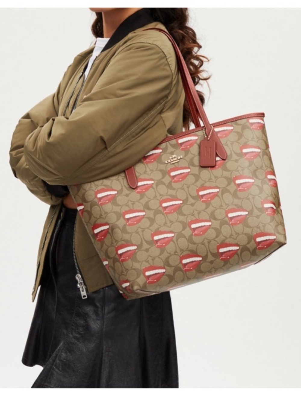 Coach X Tom Wesselmann coated monogram signature canvas Lip Print Tote NWOT - Picture 14 of 14